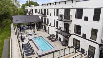 The Reeve Lakeside Pool